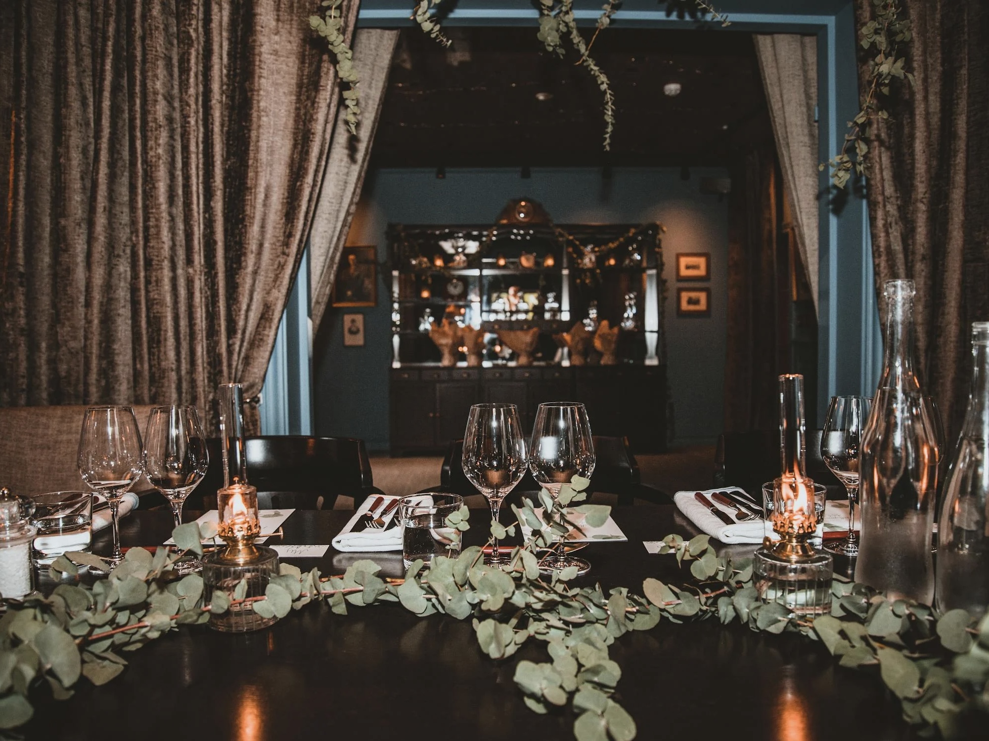 Restaurant for family dinner, img credit: pexels