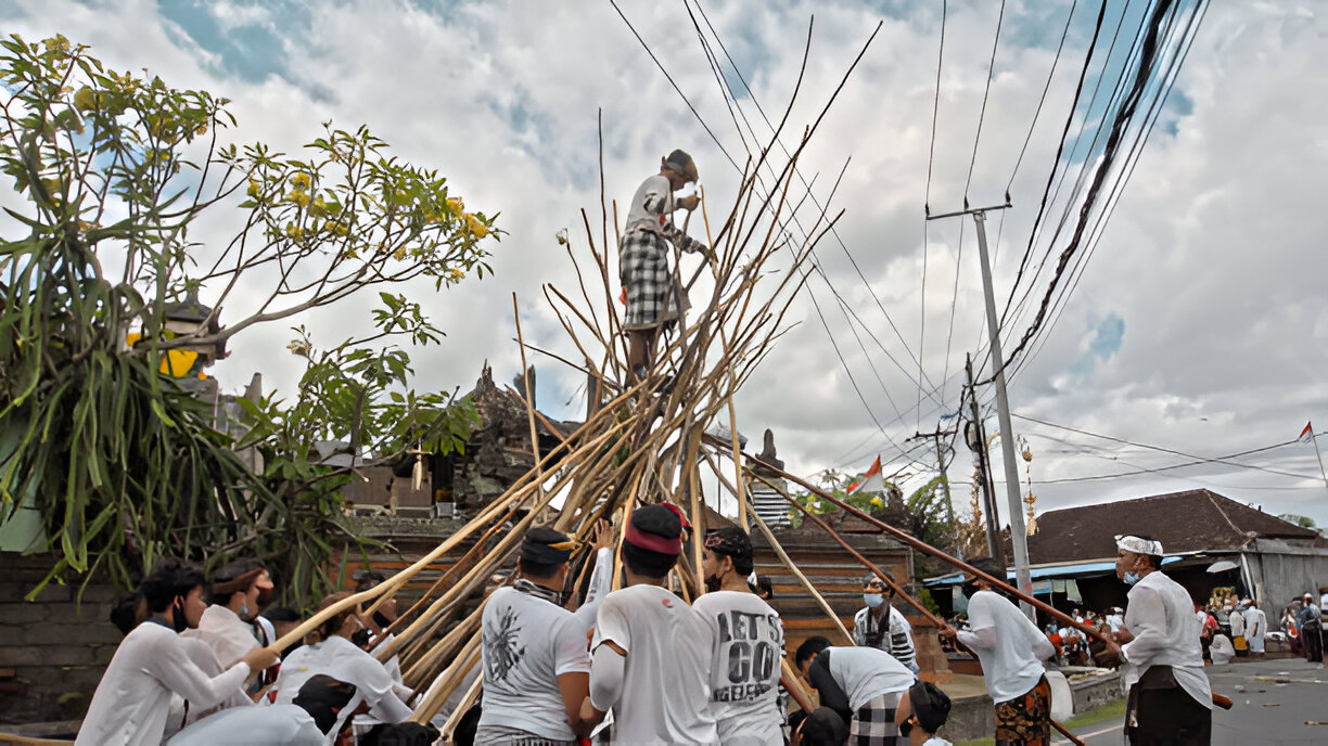 Ritual of Unity and Protection: The Buoyant 'Mekotek' Ceremony