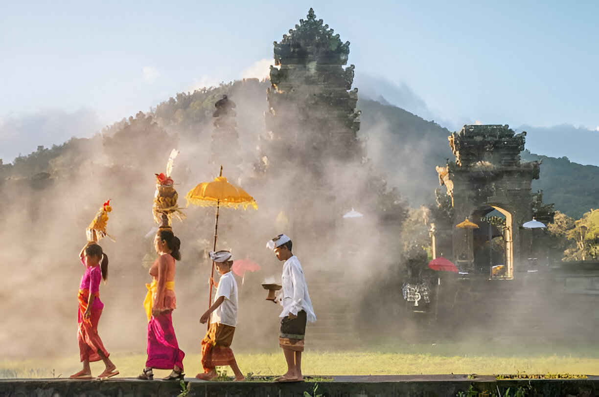 Why Is Bali Called the 'Island of 1000 Temples'?