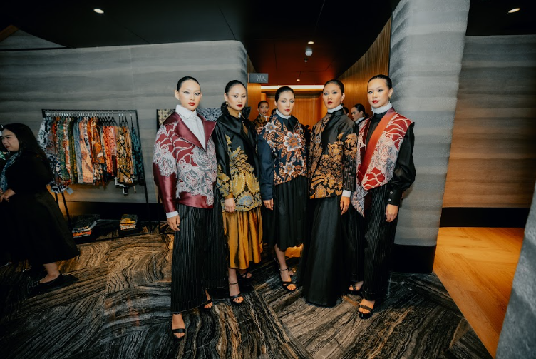 Iwan Tirta Batik and Deden Siswanto’s Exclusive Showcase