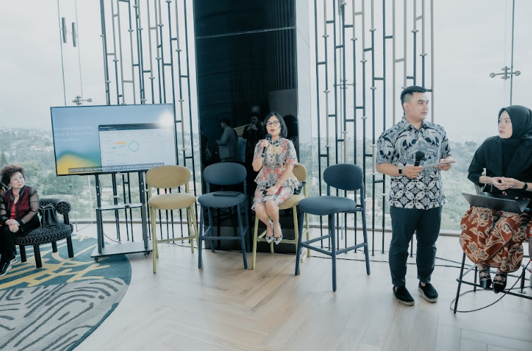 Iwan Tirta Batik and Deden Siswanto’s Exclusive Showcase