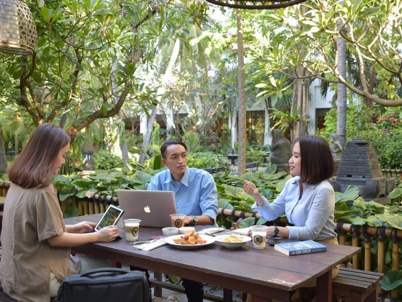 Business Meets Comfort: Hotels in Surabaya with Exceptional Business Centers