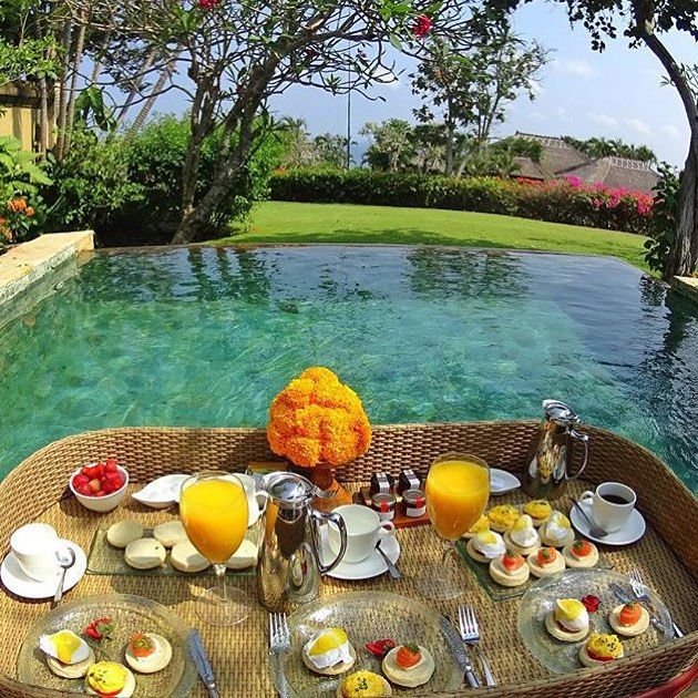 Floating Brunch at Ayana Resort and Spa, Bali