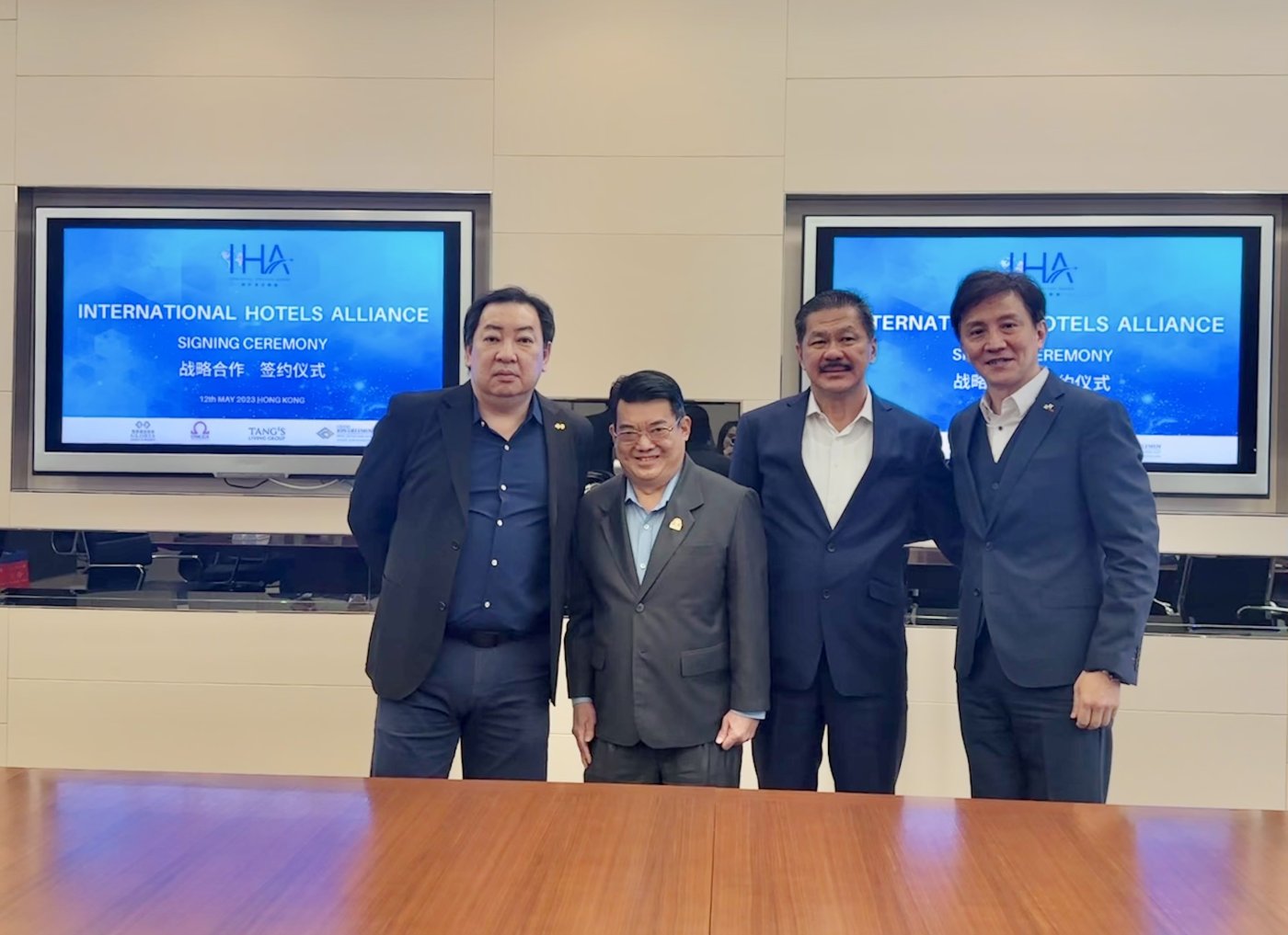 Omega Hotel Management, an Indonesian hotel management company, signed an International Hotels Alliance agreement with Gloria Hotels & Resort China, Tang’s Living Group Hong Kong and Ion Delemen Hospitality Malaysia in Hong Kong