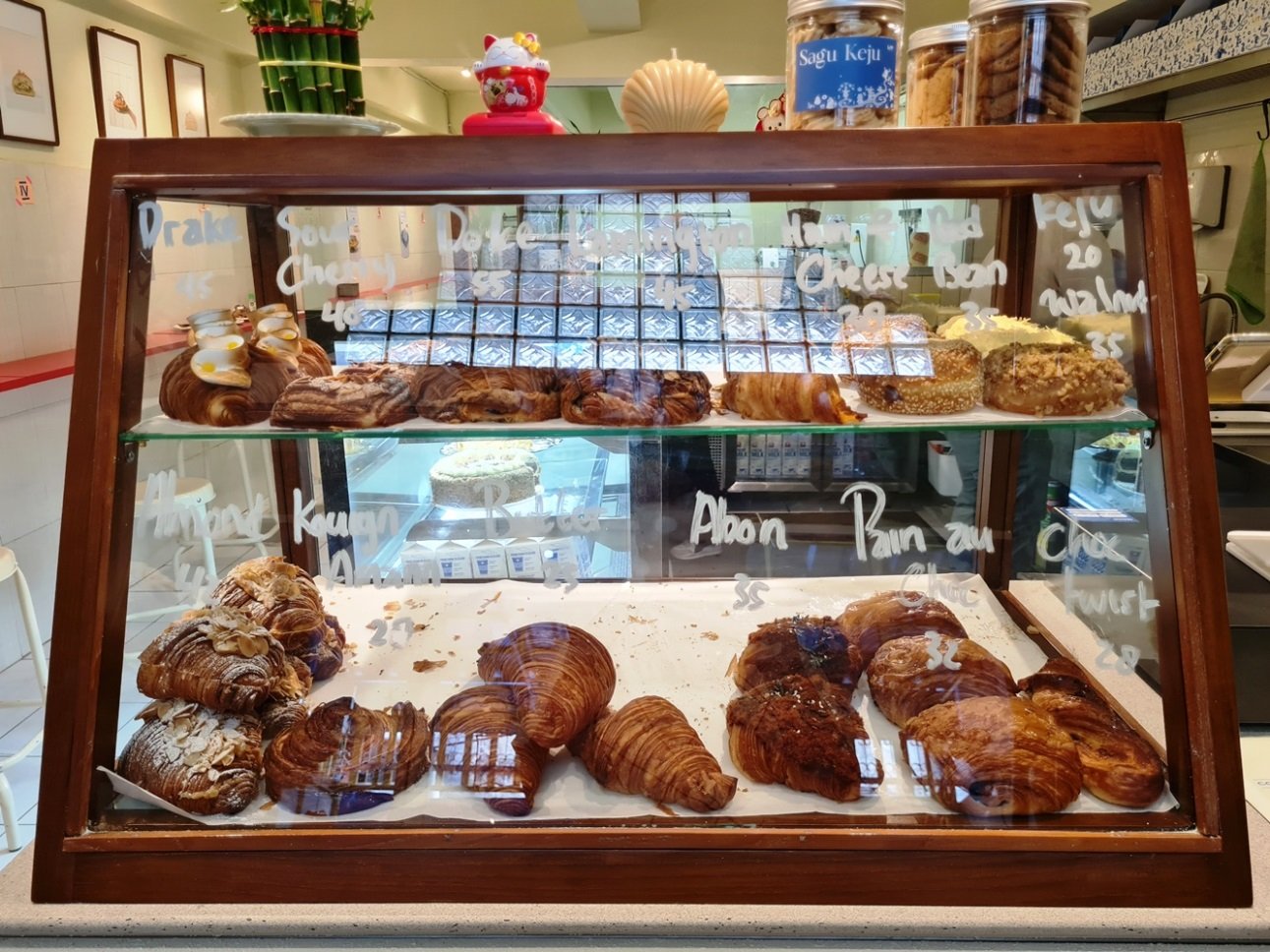 LIT Bakehouse Display Case