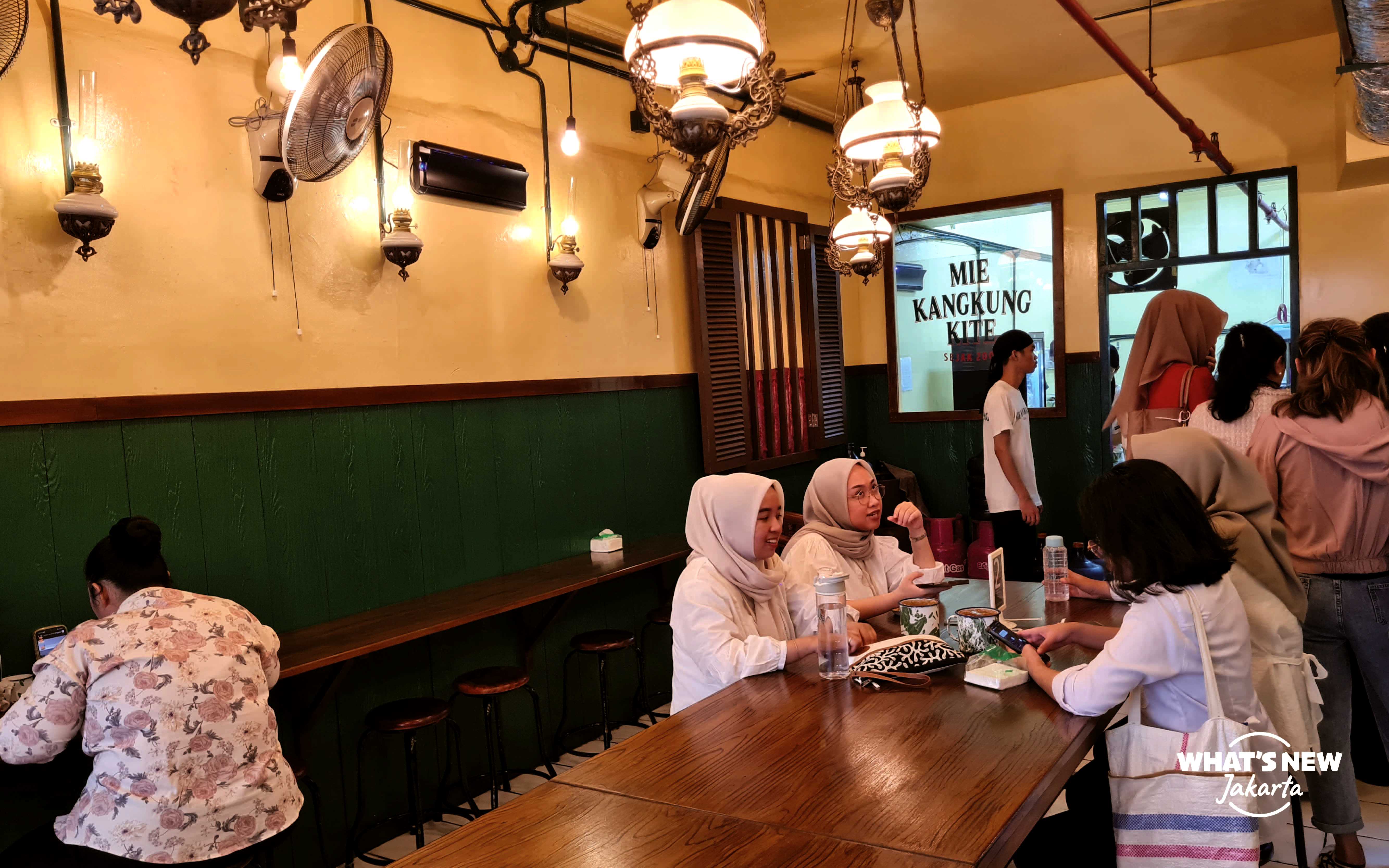 Mie Kangkung Kite Interior