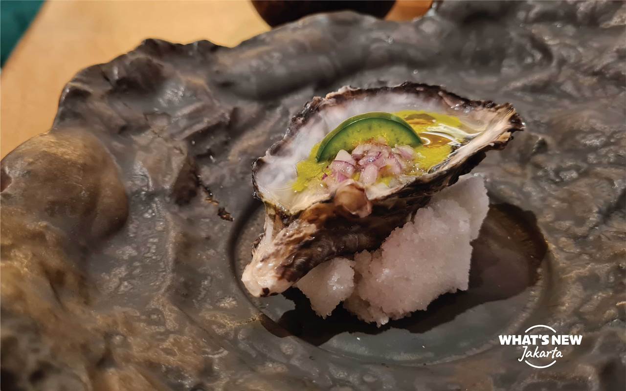 Momo Japanese Oyster