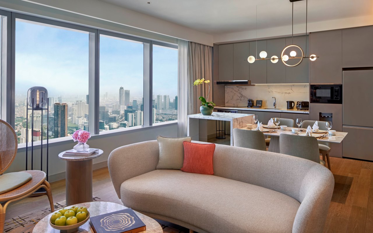 PARKROYAL Services Suites Jakarta Two Bedroom Suite - Living Room_Kitchen