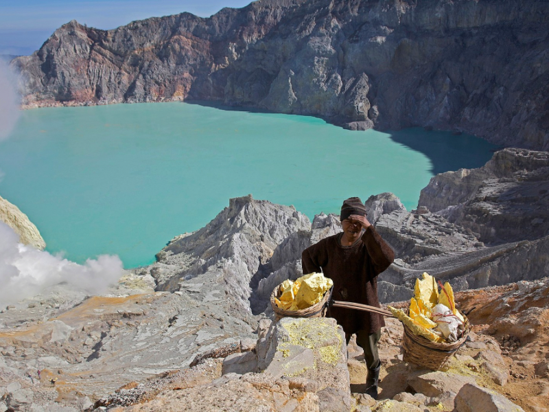 Sulfur miners