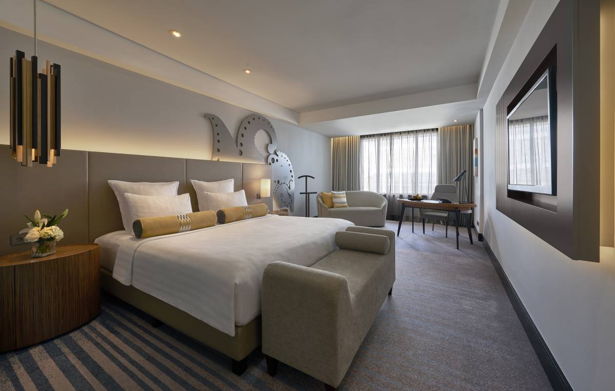 Pullman Jakarta Indonesia Grand-Deluxe-King-Bed-1