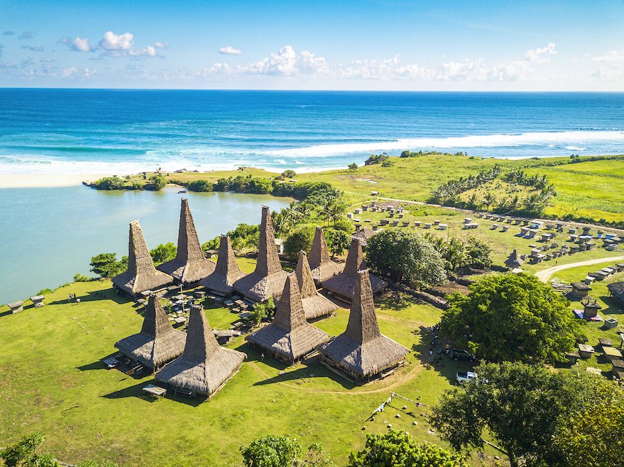 https://www.lonelyplanet.com/articles/top-experiences-east-nusa-tenggara