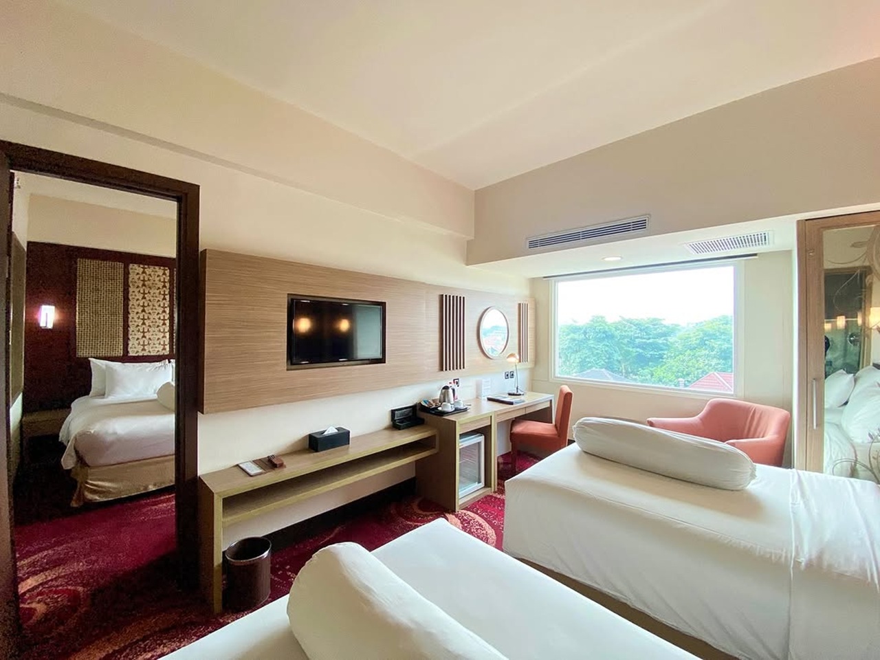 spacious_hotel_room