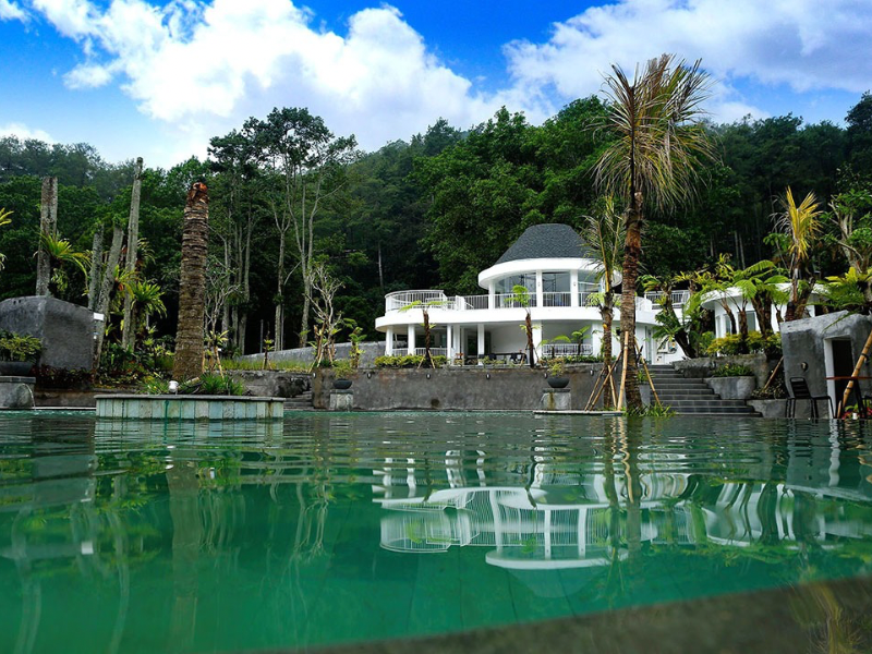 Songgoriti hot springs