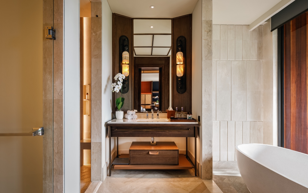 The Meru Sanur Bathroom