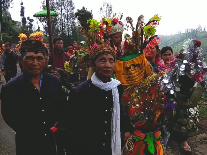 Tugel Kuncung Ceremony 