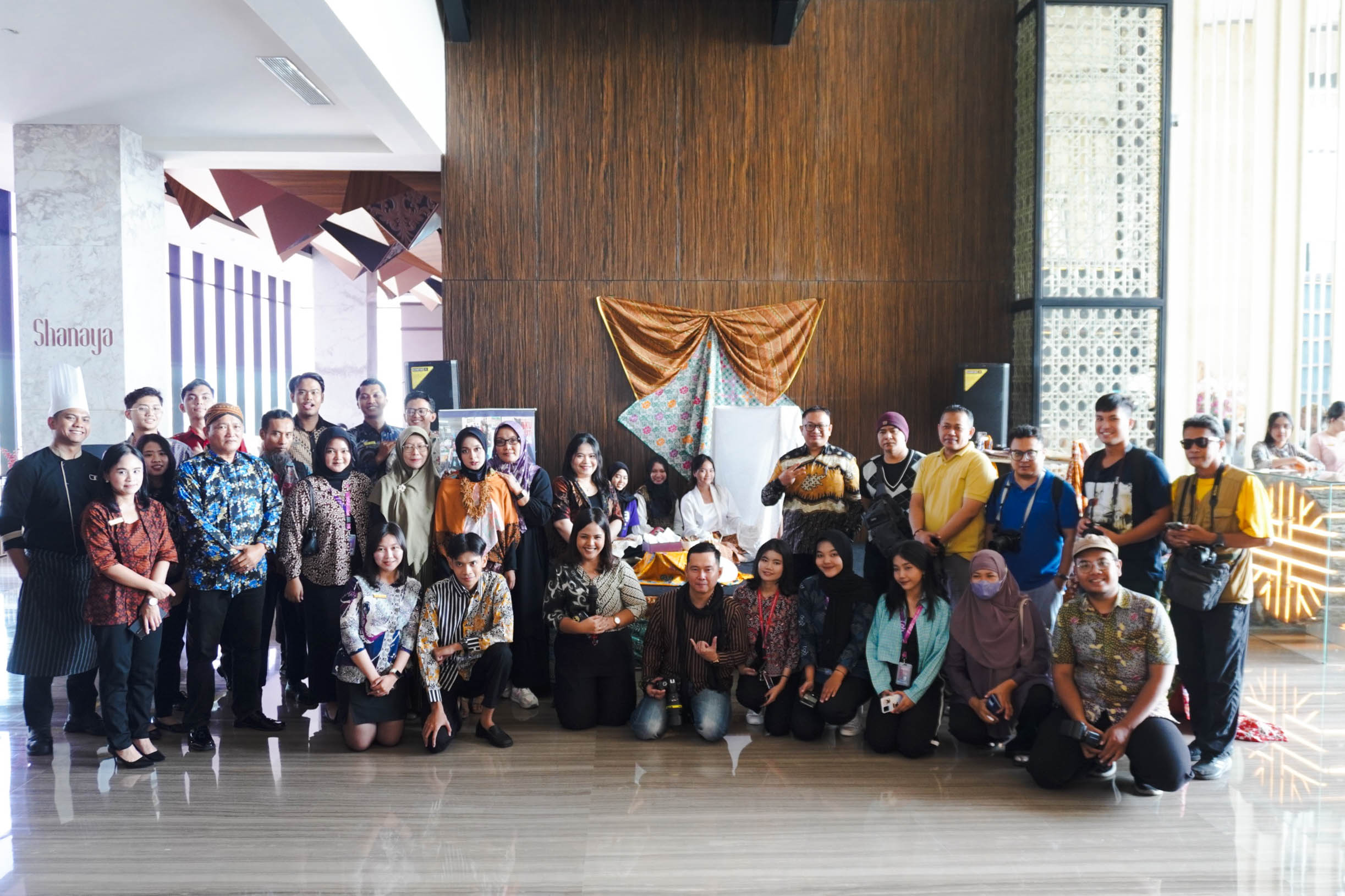 Whiz Luxe Hotel Spazio Surabaya Celebrates National Batik Day 2024 with Interactive Experiences