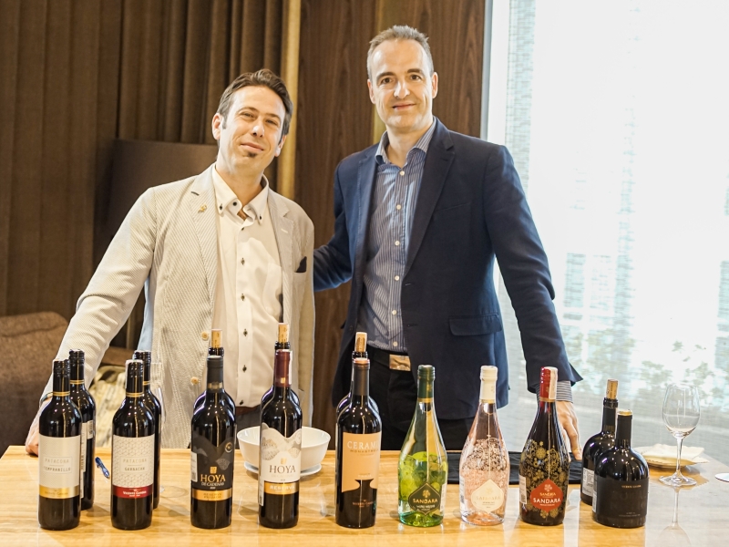 Vino Voyage 2024 Explores 100 Wines at Morazen's Laviére Lounge