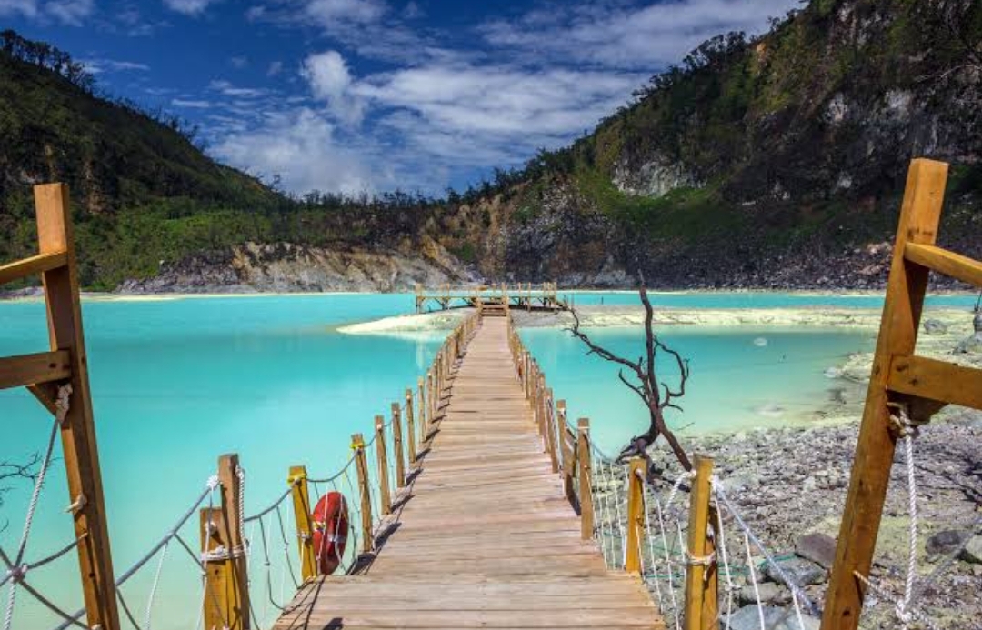 Kawah Putih Crater