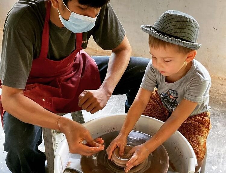 Pottery making at Sari Api