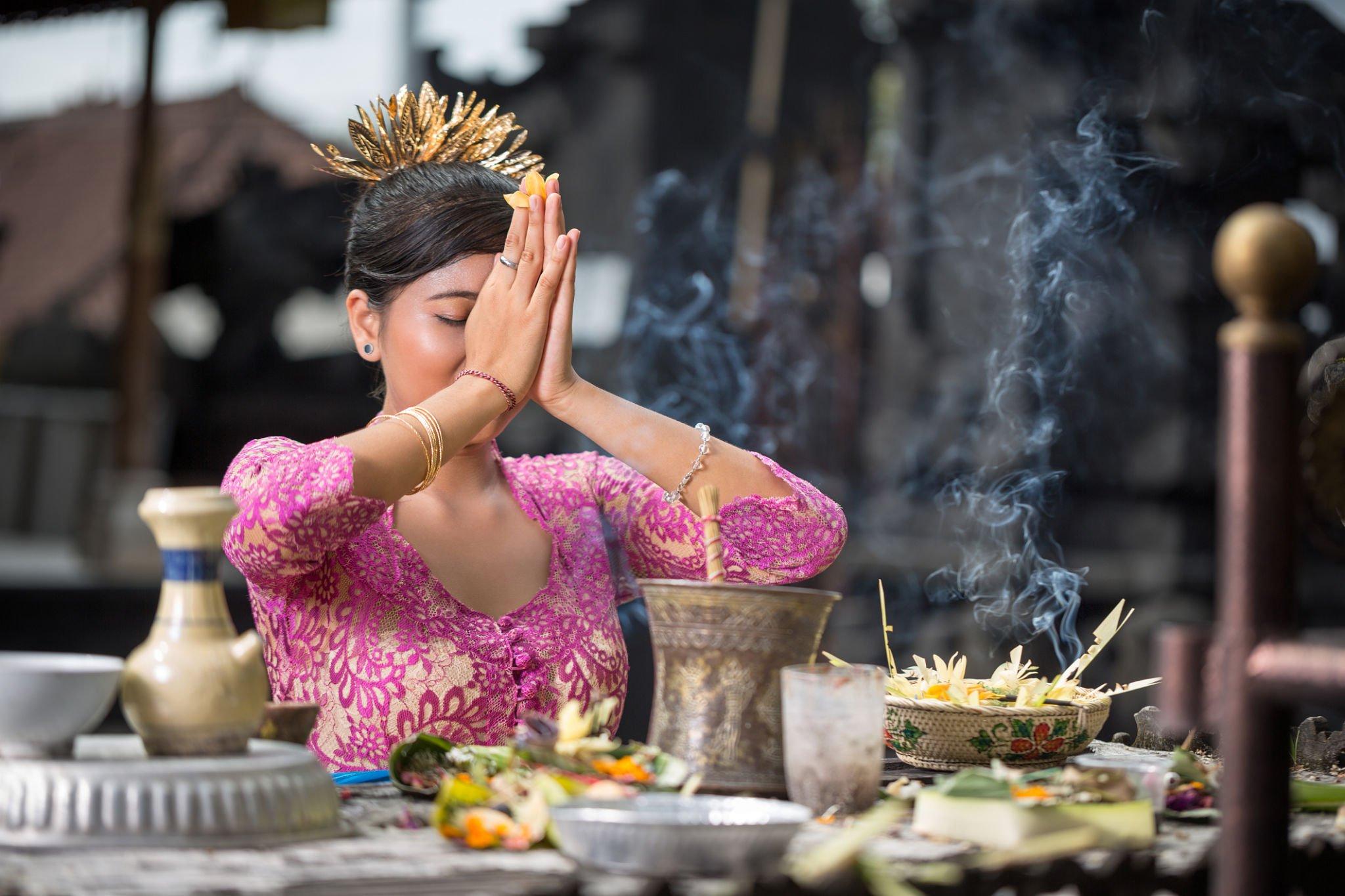 Balinese Woman Tridatu