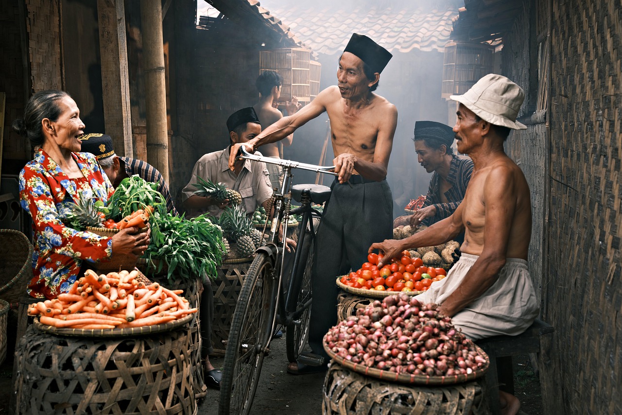 people_in_traditional_market