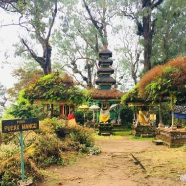 Touch the Sky: The Vantage Sacred Site of Pura Pucak Mangu