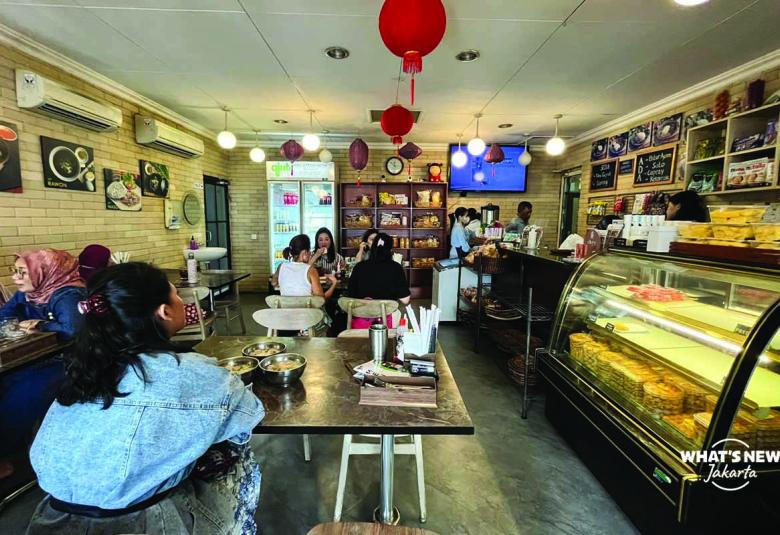 Hidden Away: Tracing to the Elite Residential Area to Try Warung Jajan Qiut’s Bakso Jenggot