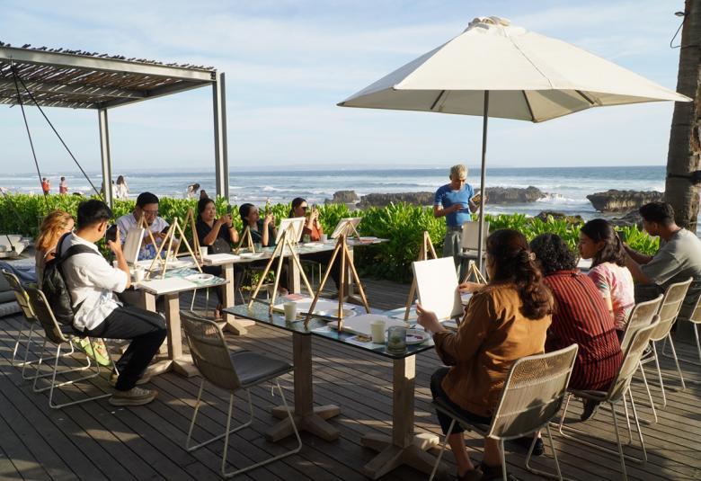 Sip and Paint at COMO Beach Club: An Artistic Evening in Canggu