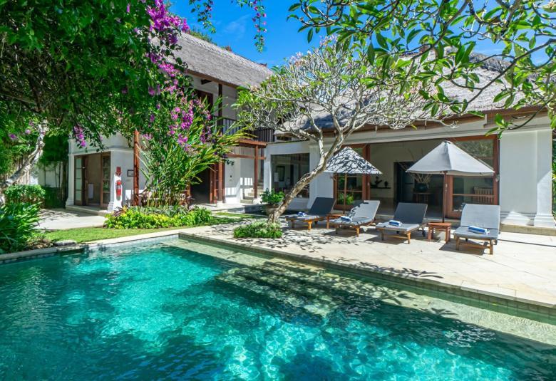 Villa_OHM_A_Modern_Tropical_Oasis_for_the_Ultimate_Beachside_Luxury_and_Tranquility_in_Bali.