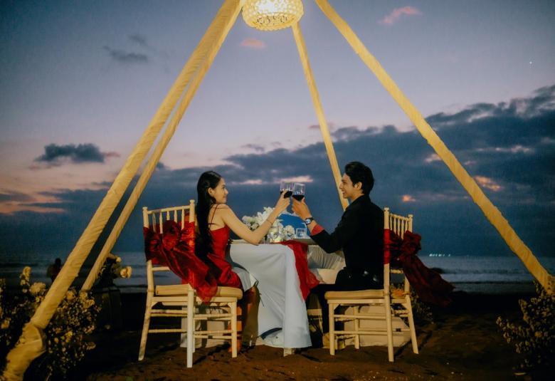 Romantic Dinner by the Berawa Beach - A Perfect Evening Awaits