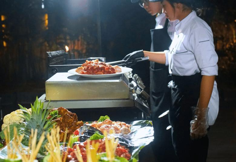 Farm to Table - All You Can Eat Dinner at Holiday Inn Bandung Pasteur