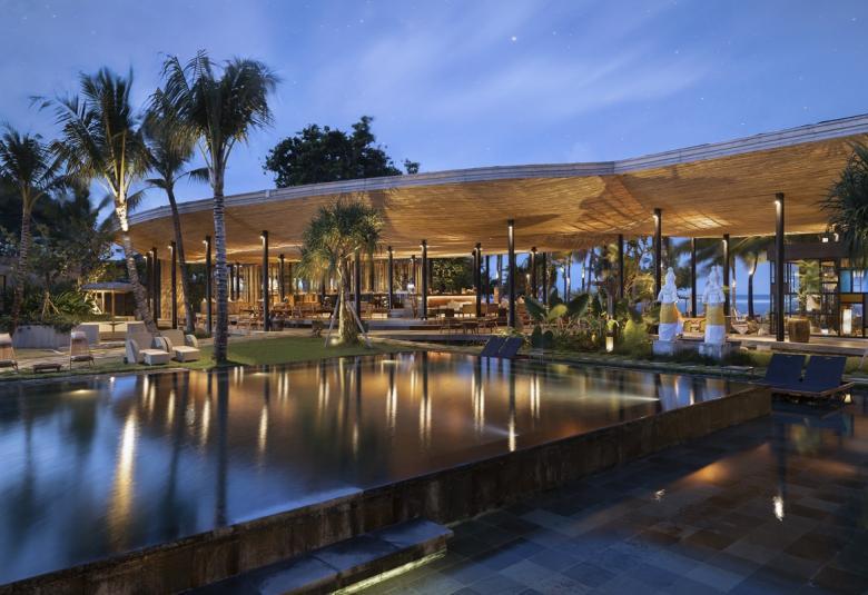 Dine in Tropical Splendor: A Fine Seaside Feast at Byrd House Bali