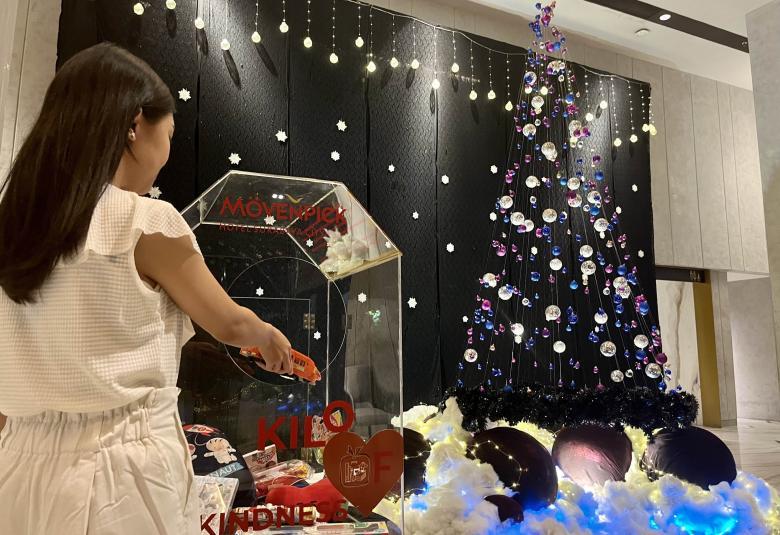 Celebrating Christmas Tree Lighting, Mövenpick Hotel Surabaya City Realizes "Kilo of Kindness" - A Charity Campaign to Support Those in Need