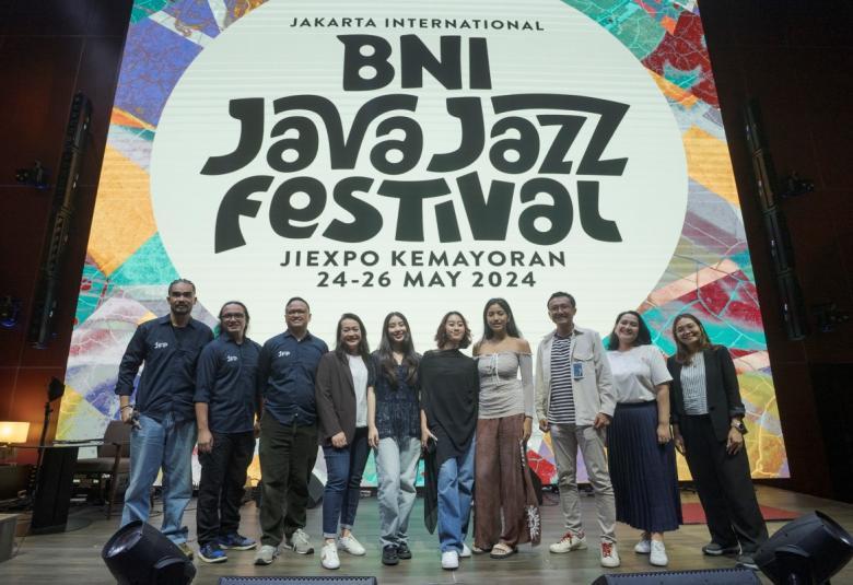 Java Jazz Festival Left-right (Elfa Zulham, Sandy Widharna, Nikita Dompas, Dewi Gontha, Mezzaluna, Aisha Retno, Mea Shahira, Duardi Prihandiko, Devyana Tarigan, Sulastri