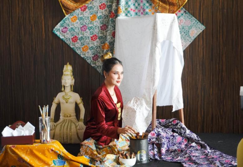 Whiz Luxe Hotel Spazio Surabaya Celebrates National Batik Day 2024 with Interactive Experiences