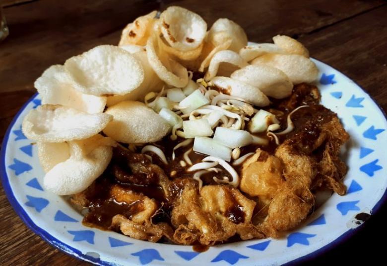 Surabaya’s Best Places to Eat Tahu Tek