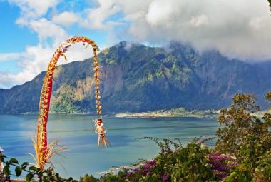Sway, Majestic Arch:  Unveiling the Splendor of Balinese Penjor