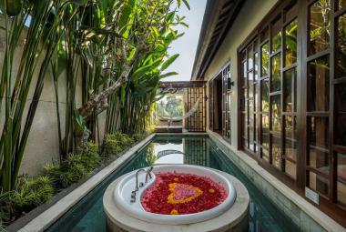 Being-Eluded_in_a_comfortable_and_luxurious_room_at_Asvara_Villa