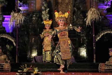 A_Night_of_Enchantment_Dinner_Experience_at_The_Café_Lotus_with_Balinese_Dance_Performances