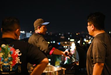 Enjoy_All_U_Can_Eat_BBQ_with_Live_Music_from_The_Manohara_Hotel_Yogyakarta_Rooftop