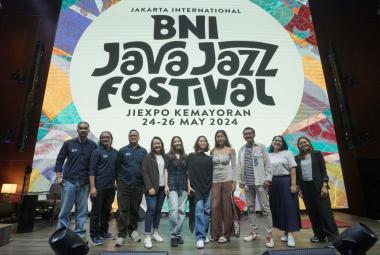 Java Jazz Festival Left-right (Elfa Zulham, Sandy Widharna, Nikita Dompas, Dewi Gontha, Mezzaluna, Aisha Retno, Mea Shahira, Duardi Prihandiko, Devyana Tarigan, Sulastri