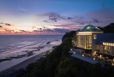 Oliverra at Umana Bali: A Mediterranean Extravaganza Unveiled on Bali's Majestic Cliffs