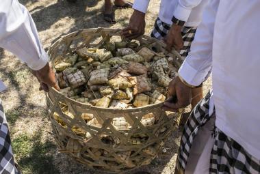 A Battle of Delish Tradition: The Vibrant ‘Tipat Bantal War’ of Kapal Village