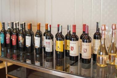 Vino Voyage 2024 Explores 100 Wines at Morazen's Laviére Lounge