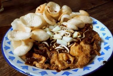 Surabaya’s Best Places to Eat Tahu Tek