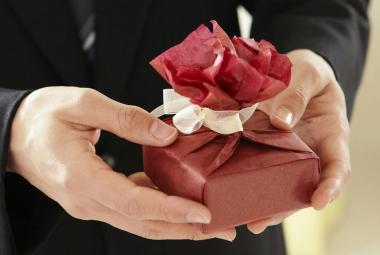 Man holding a gift box